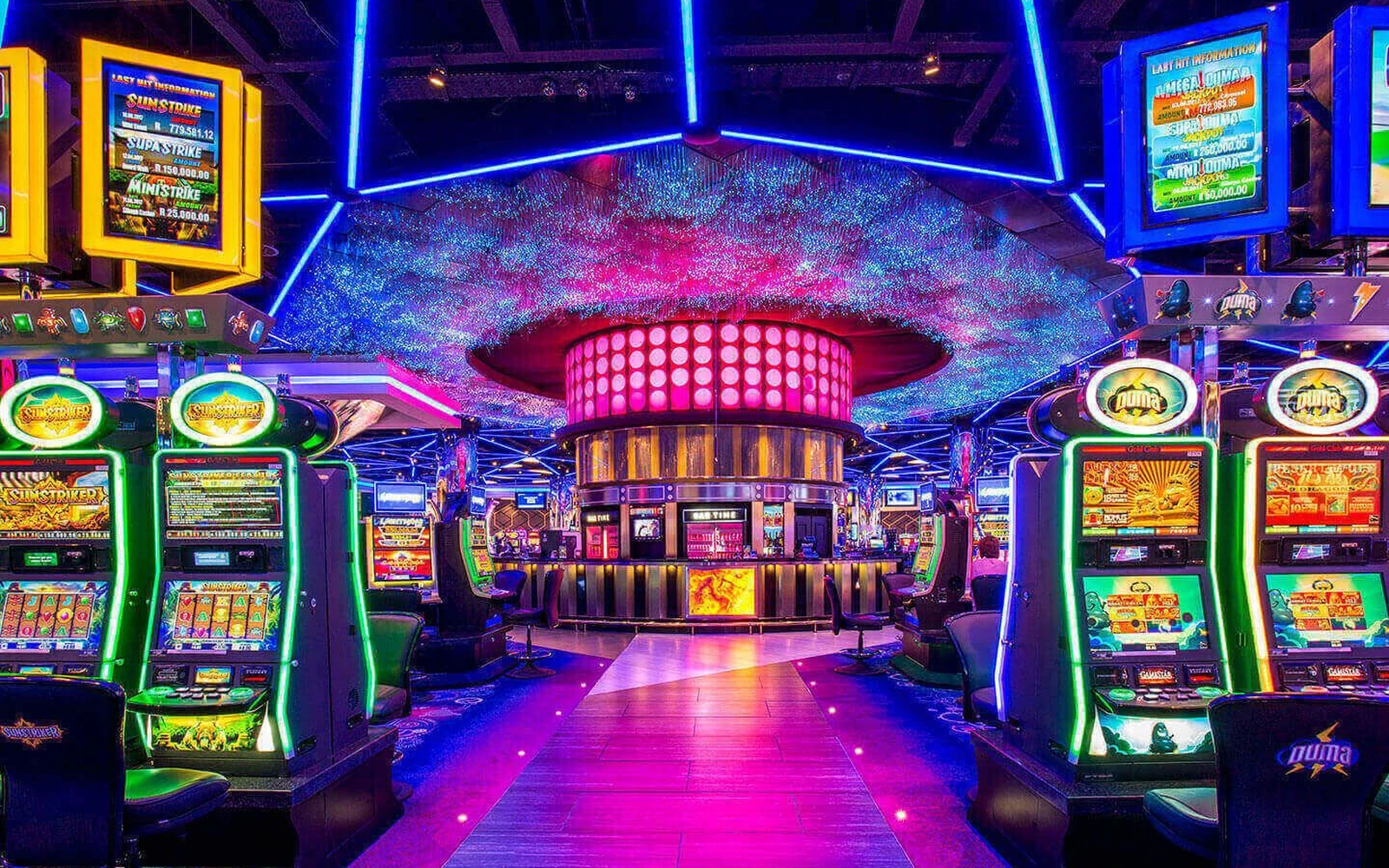 Visual permainan slot dengan tema hiburan dan simbol reel